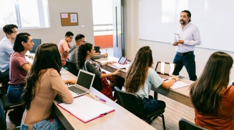 Liderazgo en el aula: cómo los maestros pueden inspirar a sus estudiantes
